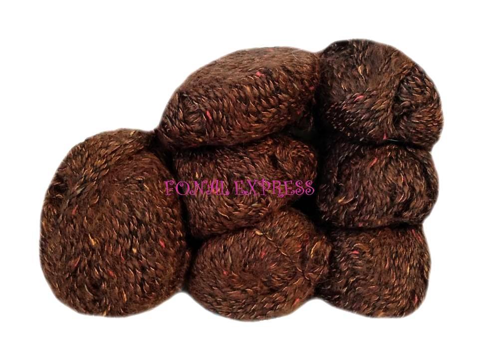 340 g Barna melíros gyapjú fonal. Tű kb. 3-4 mm. 