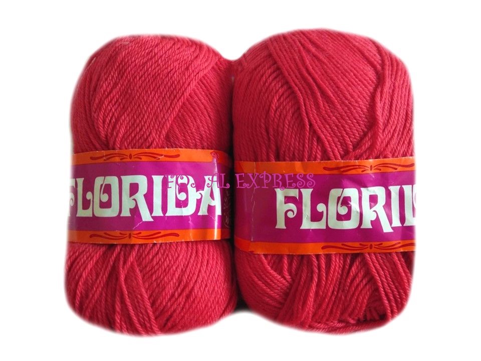 100 g FLORIDA piros gyapjú fonal. Tű 3 mm. 
