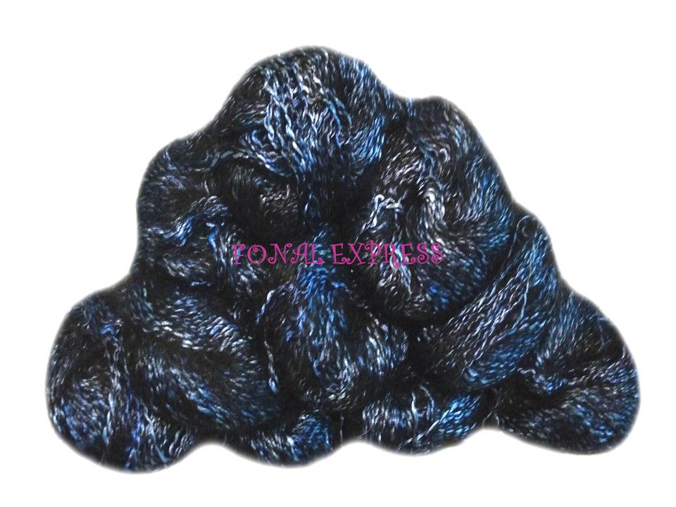 450 g Fényes kék gyapjú selyem színátmenetes melíros fonal. Tű kb. 3,5-4 mm.