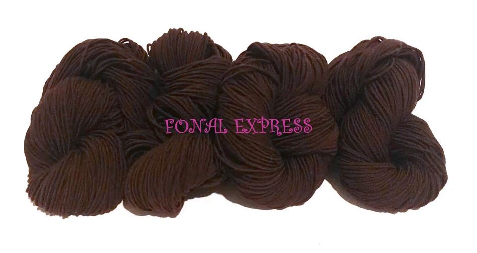 190 g Barna puha gyapjú fonal. Tű 3 mm. 