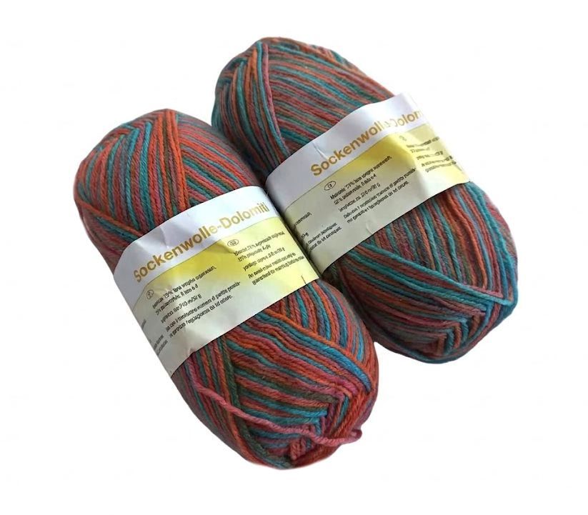 100 g Sockenwolle-Dolomiti színátmenetes gyapjú zoknifonal. 50 g 210 m. Tű 2-3 mm.