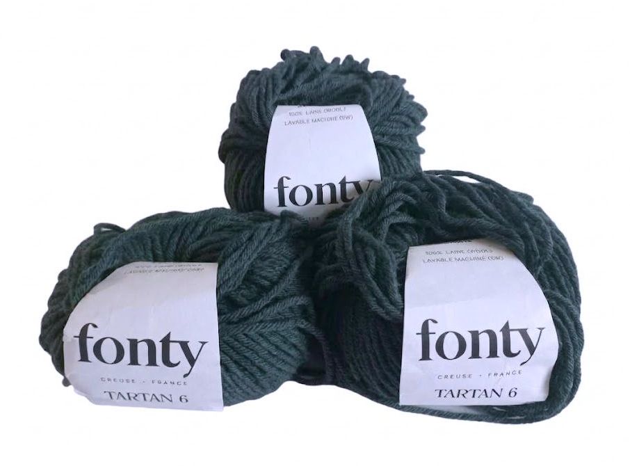 150 g Fonty kék 100% gyapjú fonal. 50 g 70 m. Tű 6 mm. 