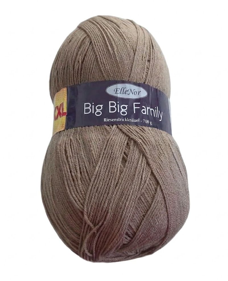 700 g Big Big Family világosbarna 100% akril fonal. Tű 5 mm. 