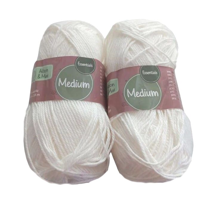 200 g Alison&Mae krémszínű 100% akril fonal. Tű 4-5 mm.