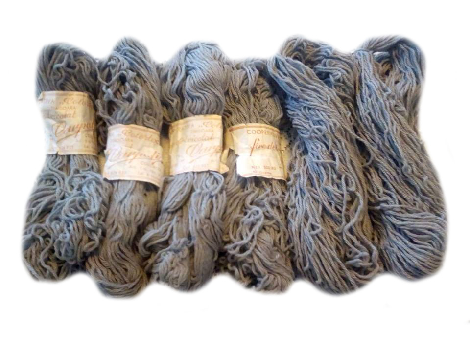 225 g Colortex szürke fonal.Tű 2,5-es.