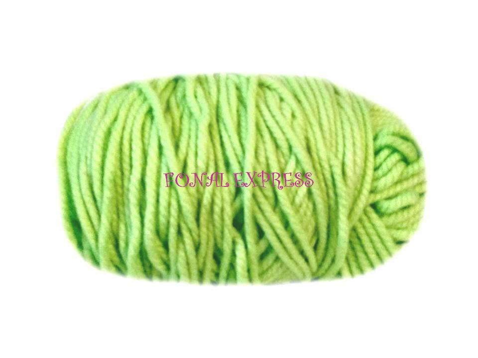 200 g Almazöld vastag puha akril fonal. Tű kb. 8-10 mm. 